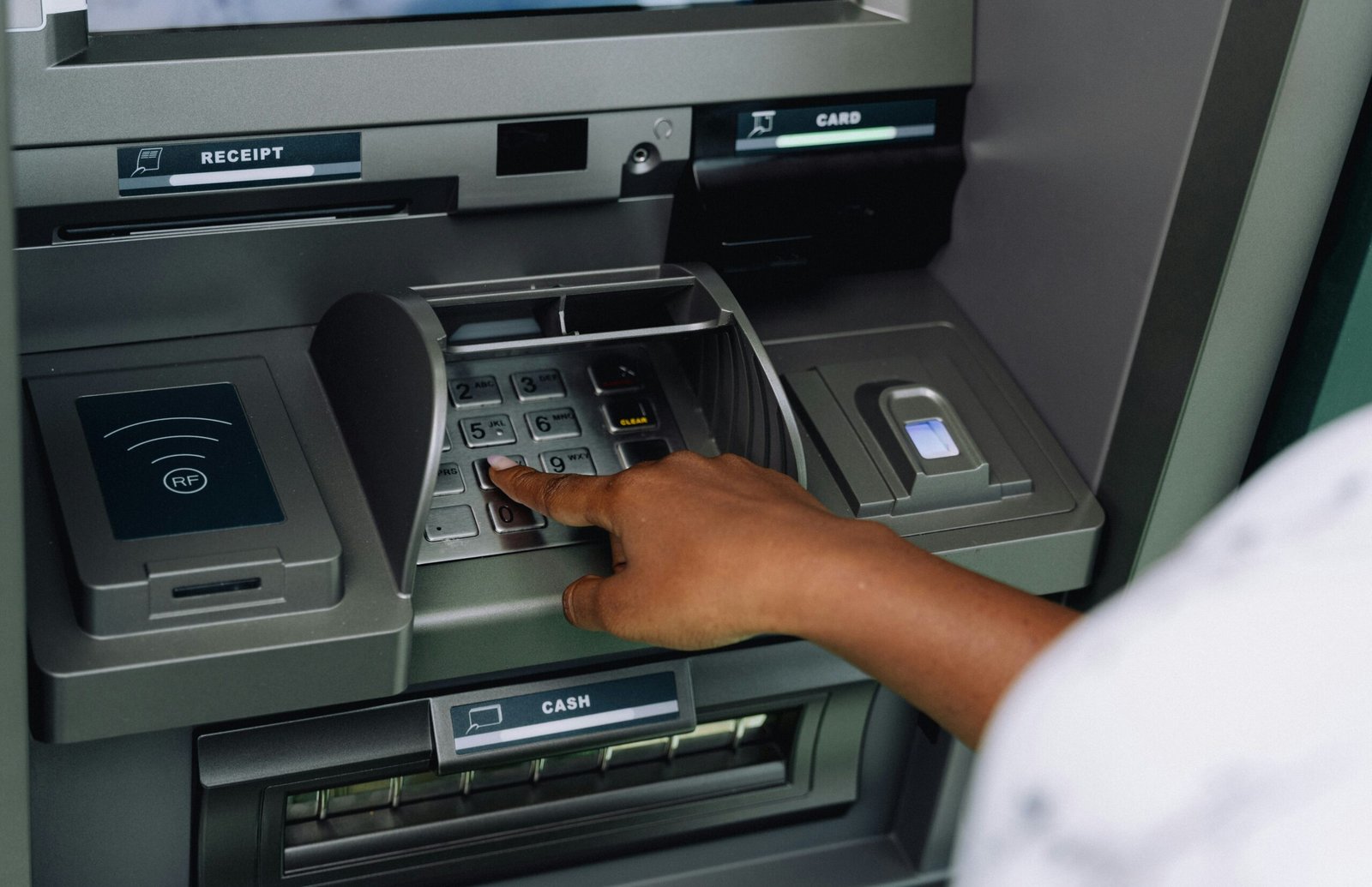 How Much Cash to Carry in the USA | Complete Guide for International Visitors 2026 | aTripInfo.com