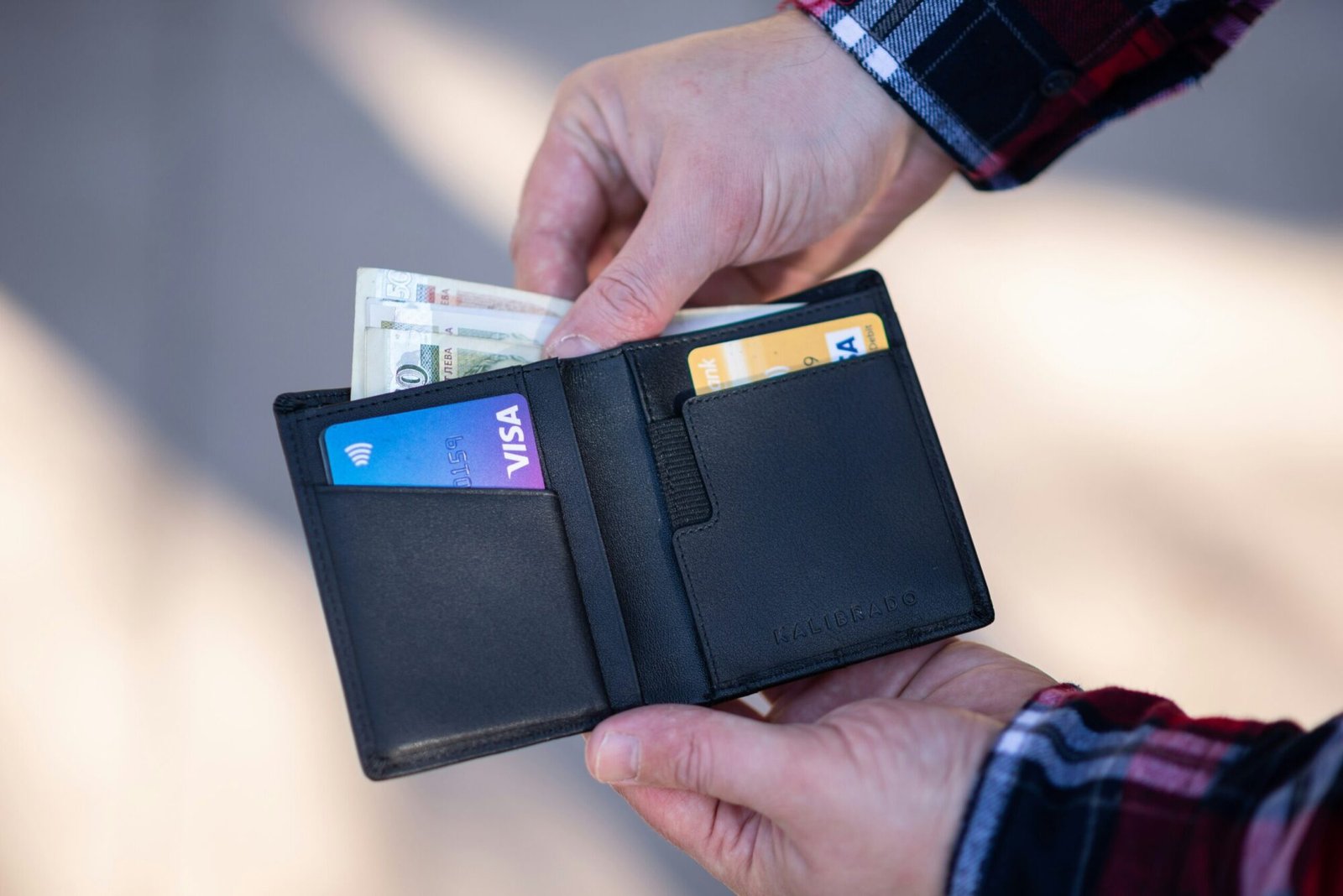 How Much Cash to Carry in the USA | Complete Guide for International Visitors 2026 | aTripInfo.com
